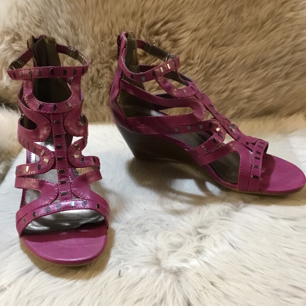 Elegant Magenta Strappy Wedge Sandals